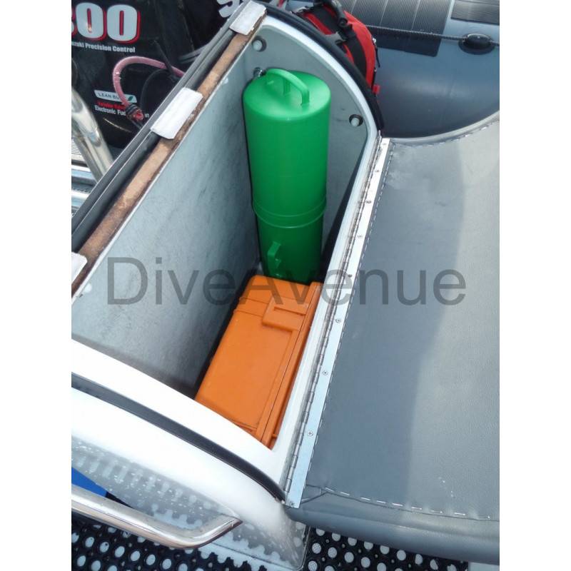 Protection carrying case for scuba safety oxygen kit