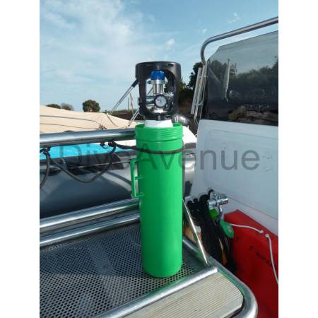 Protection carrying case for scuba safety oxygen kit